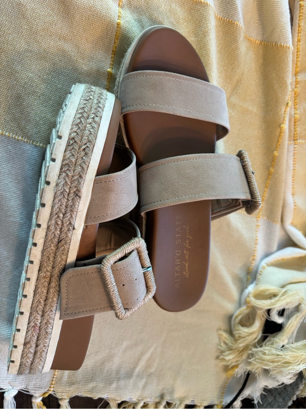Altar’d State Size 7 Raffia Buckle Sandals Neutral Espadrille Platform Like New✨ - Picture 5 of 12